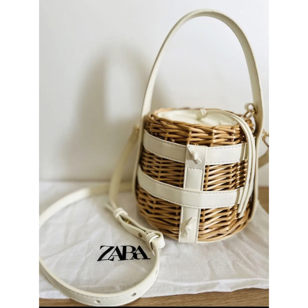 ZARA(ザラ)のZARA カゴバック レディースのバッグ(かごバッグ/ストローバッグ)の商品写真
