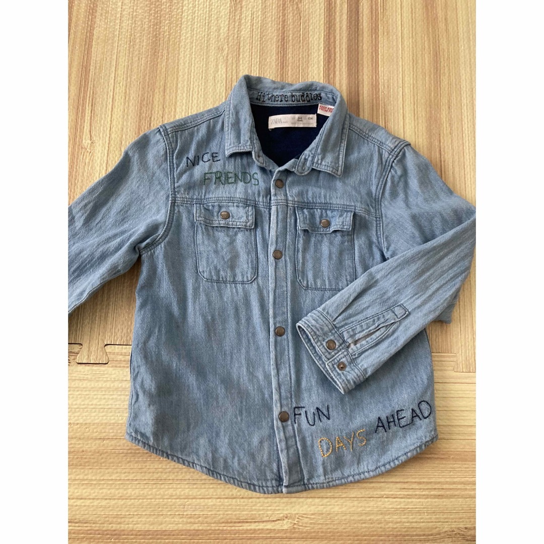 ZARA KIDS(ザラキッズ)のZARA 刺繍デニムシャツ キッズ/ベビー/マタニティのキッズ服男の子用(90cm~)(ブラウス)の商品写真