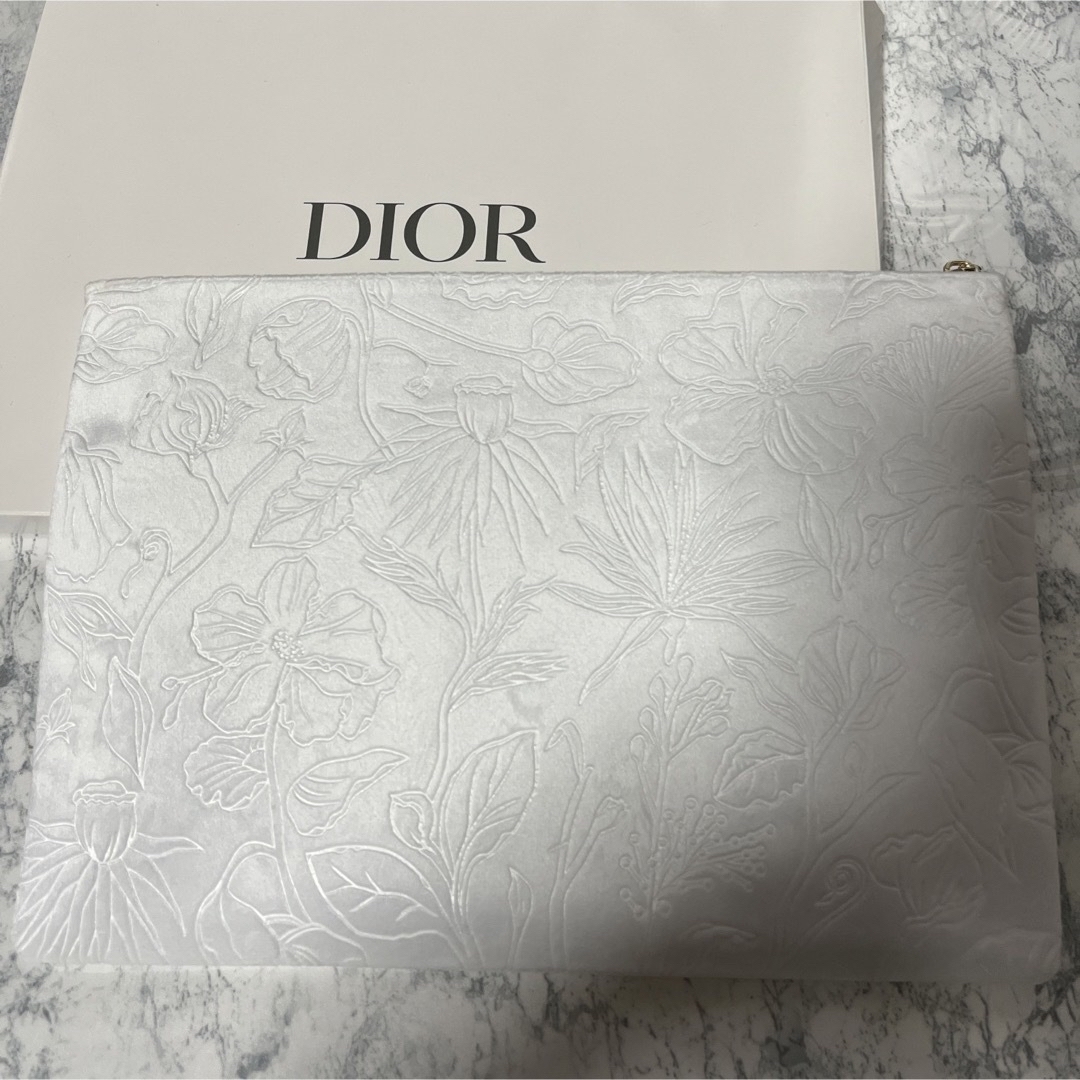 Christian Dior(クリスチャンディオール)の新品未使用　ディオールビューティー2022母の日限定ポーチ レディースのファッション小物(ポーチ)の商品写真