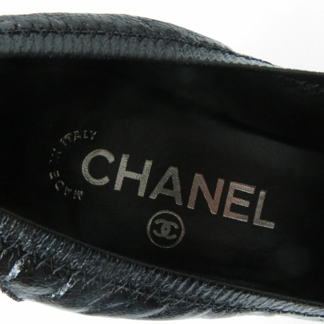 CHANEL(シャネル)の極美品☆CHANEL シャネル G26184 ココマークデザイン入 キャップトゥ チャンキーヒール レザーパンプス ブラック 35C イタリア製 レディースの靴/シューズ(ハイヒール/パンプス)の商品写真