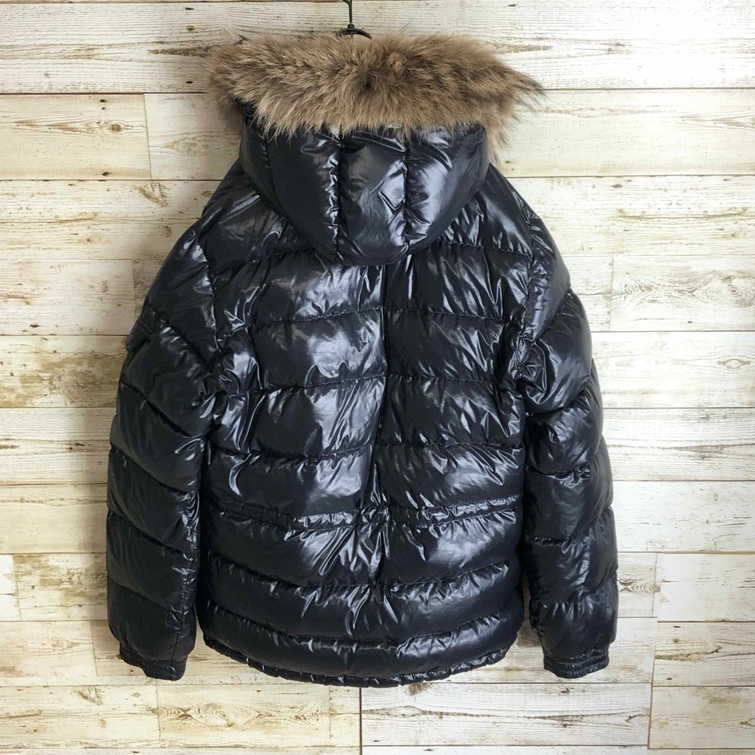 MONCLER(モンクレール)のMONCLER モンクレール ダウンジャケット ファー付き パッチ刺繍付き メンズのジャケット/アウター(ダウンジャケット)の商品写真