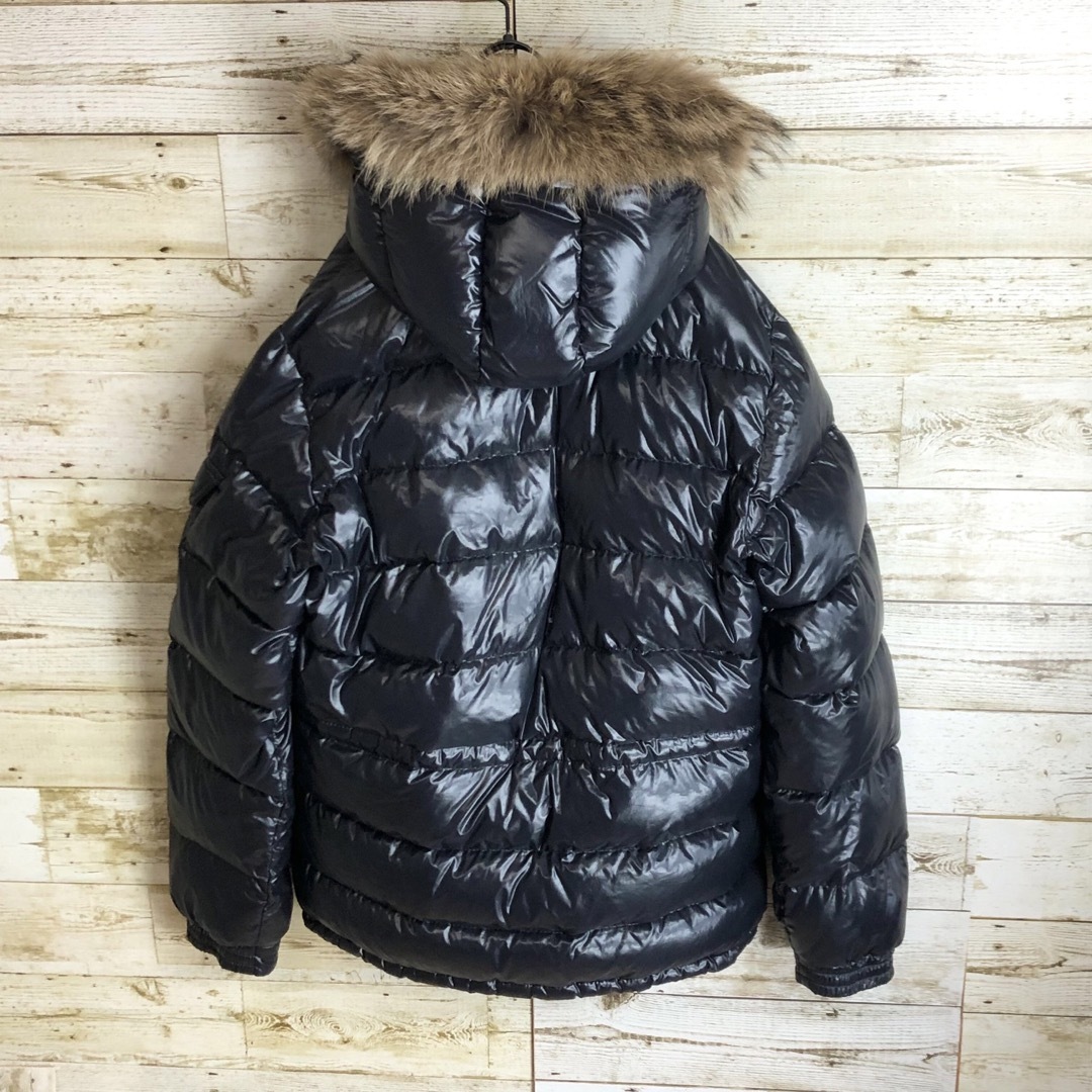 MONCLER(モンクレール)のMONCLER モンクレール ダウンジャケット ファー付き パッチ刺繍付き メンズのジャケット/アウター(ダウンジャケット)の商品写真