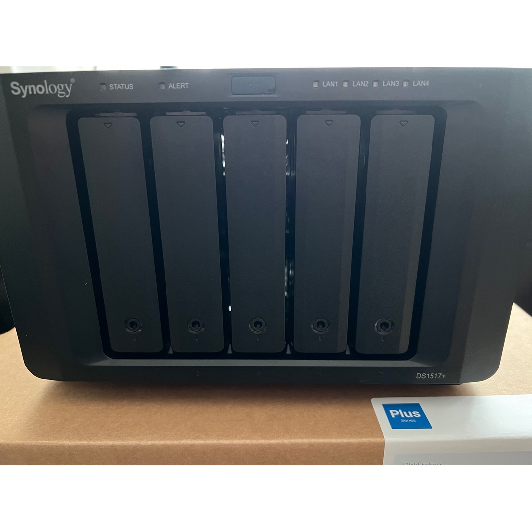 PC周辺機器Synology DS1517+    +8GBメモリ + 10GBASE増設済