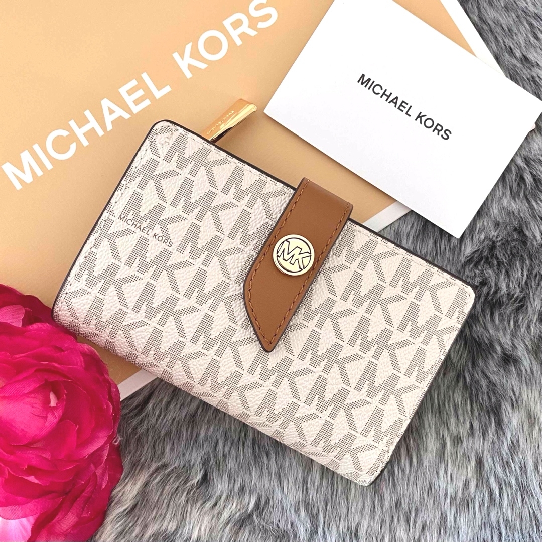 新品☆MICHAEL KORS ホワイト シグネチャー レザー 折り財布