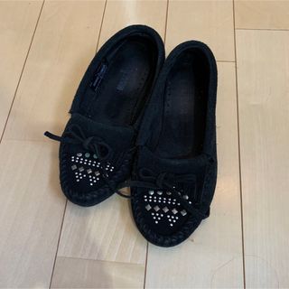 ミネトンカ(Minnetonka)の⭐︎ミネトンカ　モカシン　スタッズ　5 ブラック　スエード(スリッポン/モカシン)