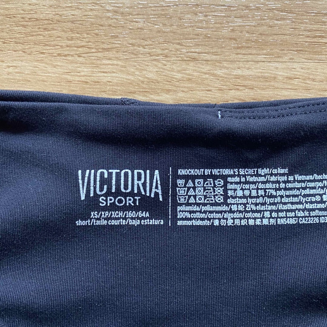 Victoria's Secret(ヴィクトリアズシークレット)の【〜9/24販売】Victoria Sport レギンス・黒S〜M レディースのレッグウェア(レギンス/スパッツ)の商品写真