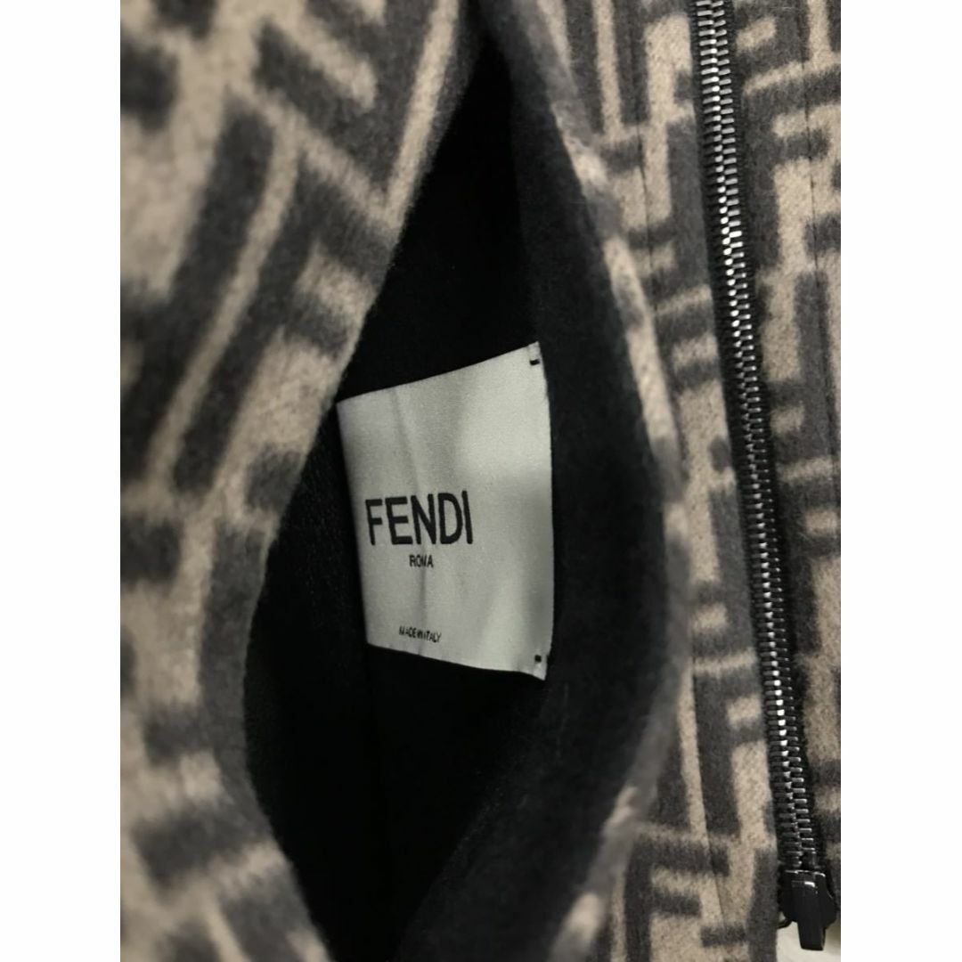 FENDI(フェンディ)のフェンディ☆ズッカ柄FFロゴレザー切替リバーシブルフーデッドショートジャケット レディースのジャケット/アウター(その他)の商品写真