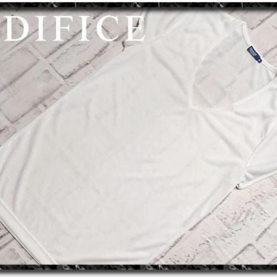 EDIFICE(エディフィス)のエディフィス　Vネックカットソー　白 メンズのトップス(Tシャツ/カットソー(半袖/袖なし))の商品写真