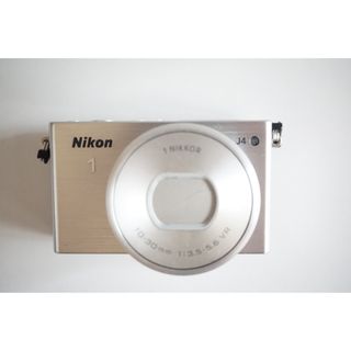 ニコン(Nikon)のNikon 1 J4 標準パワーズームレンズキット（シルバー）+EN-EL22(ミラーレス一眼)