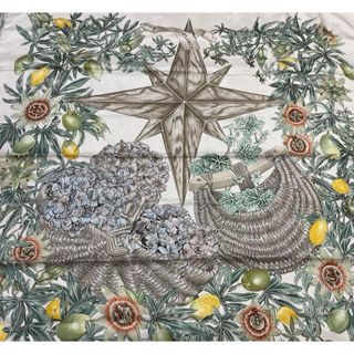 美品！HERMES カレ 花柄 シルク スカーフ・バンダナ