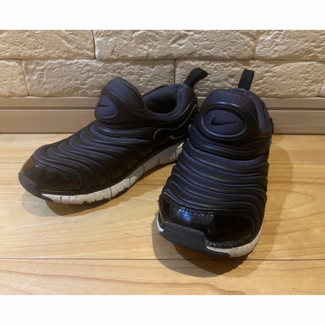 NIKE(ナイキ)のナイキ NIKE スニーカー ダイナモ フリー  21.5cm ブラック キッズ/ベビー/マタニティのキッズ靴/シューズ(15cm~)(スニーカー)の商品写真