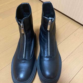 ザラ(ZARA)のZARA ジッパーリアルレザー　ブーツ37(ブーツ)