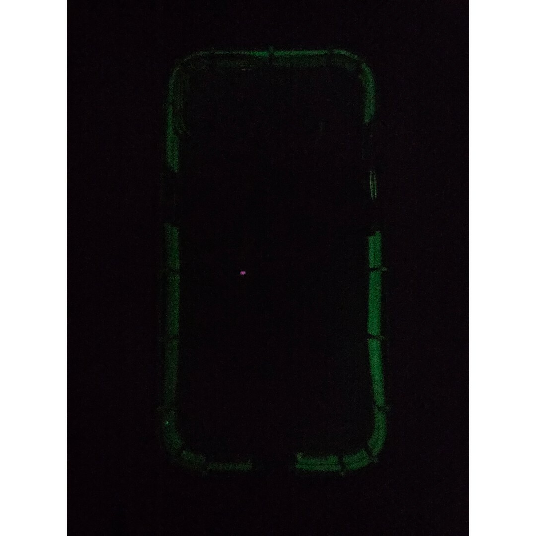 iPhone13 蓄光ケース（緑） スマホ/家電/カメラのスマホアクセサリー(iPhoneケース)の商品写真