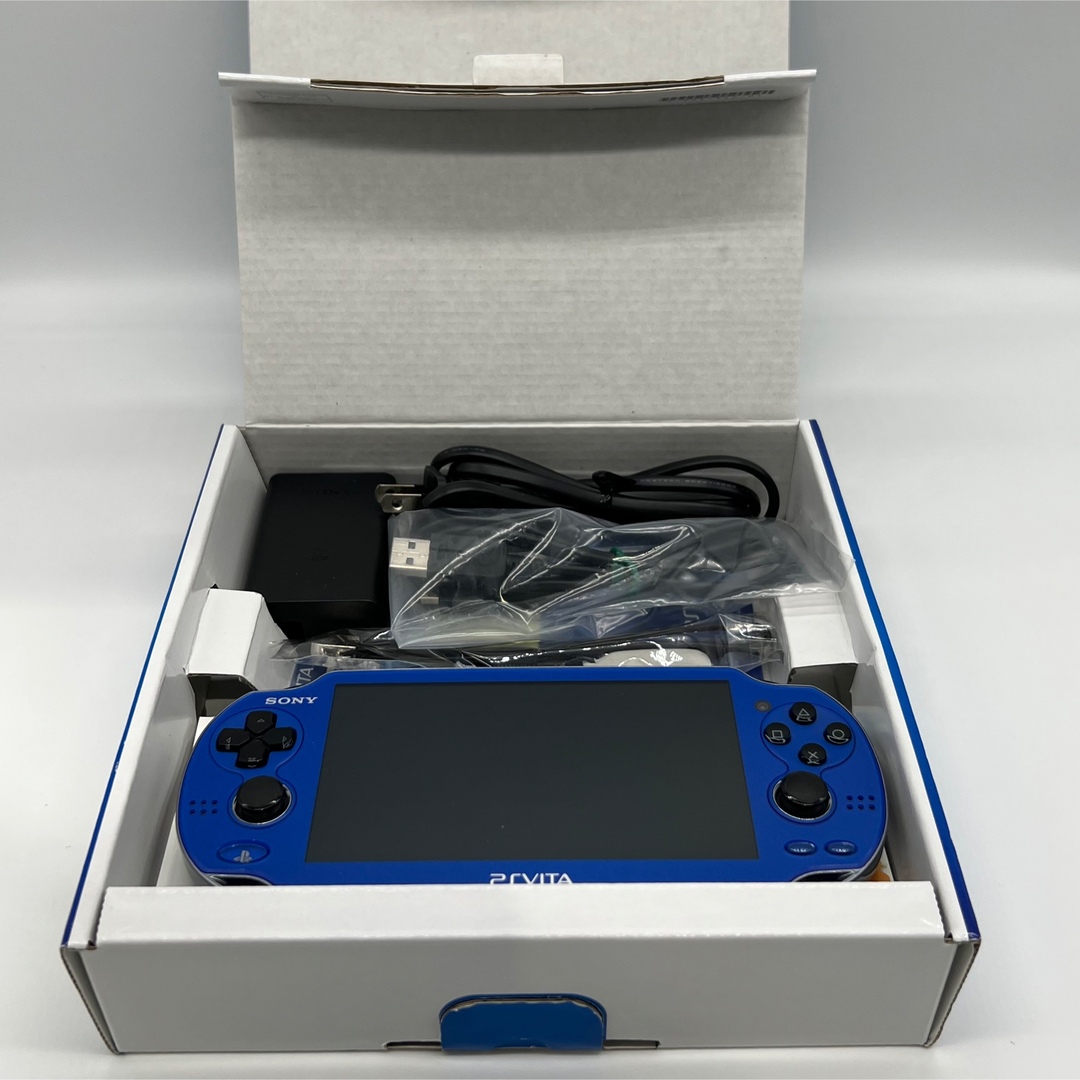 PlayStation Vita(プレイステーションヴィータ)の【完品・良品】PlayStation Vita PCH-1000 ブルー 本体 エンタメ/ホビーのゲームソフト/ゲーム機本体(携帯用ゲーム機本体)の商品写真