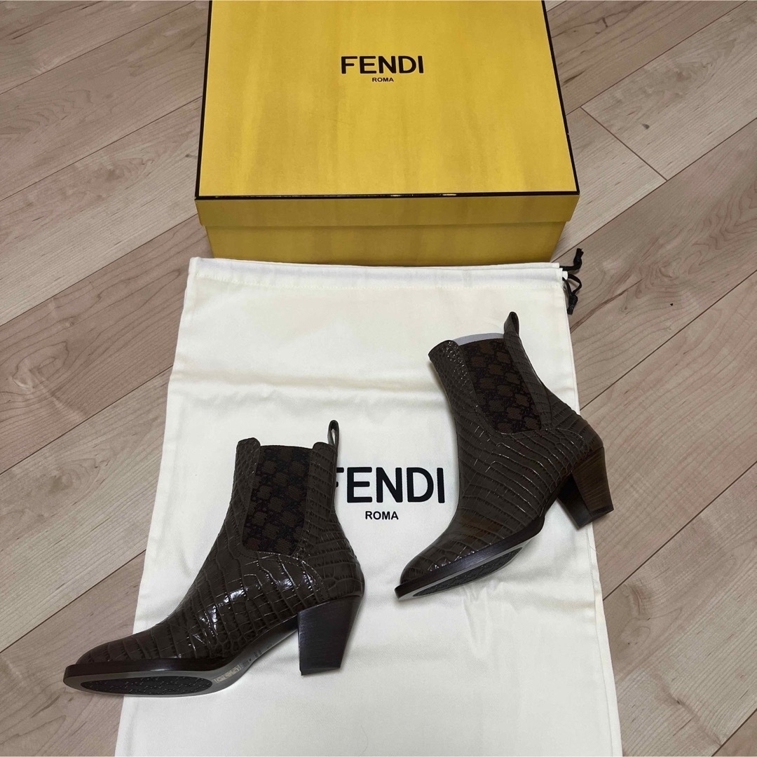 最終価格　新品　FENDI カリグラフィー　ブーツ