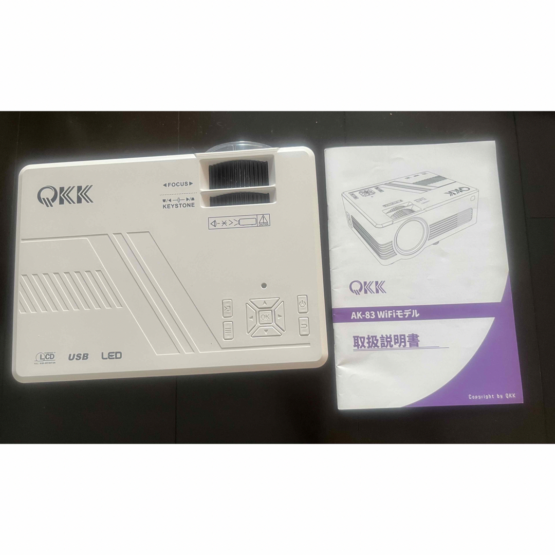 QKK AK-83 プロジェクター 美品　取説・付属品有り スマホ/家電/カメラのテレビ/映像機器(プロジェクター)の商品写真