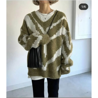 segur サグー Bicolor V-neck knit OLVの通販｜ラクマ