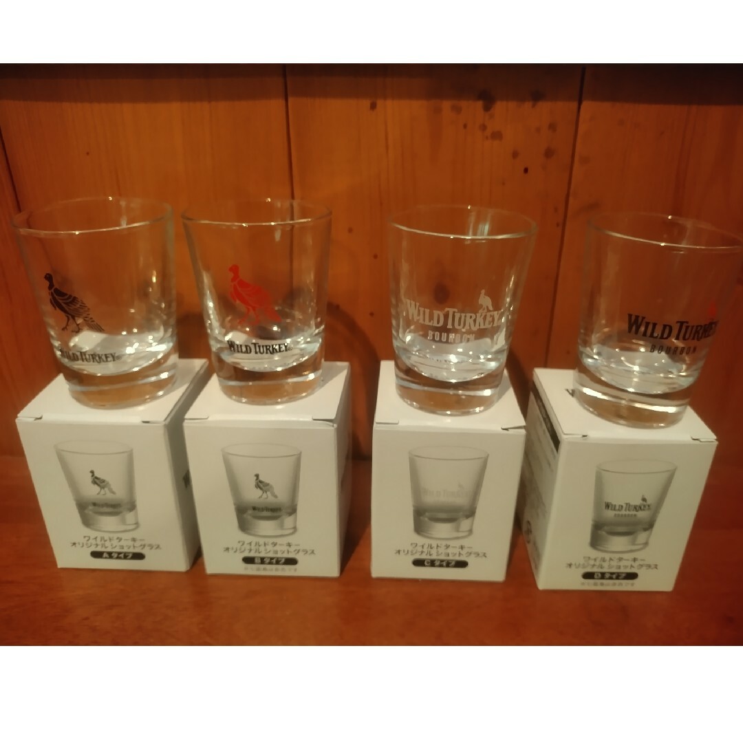 ワイルドターキー　ショットグラス　7種　ショーケース　ディスプレイ　オマケで４種 食品/飲料/酒の酒(ウイスキー)の商品写真