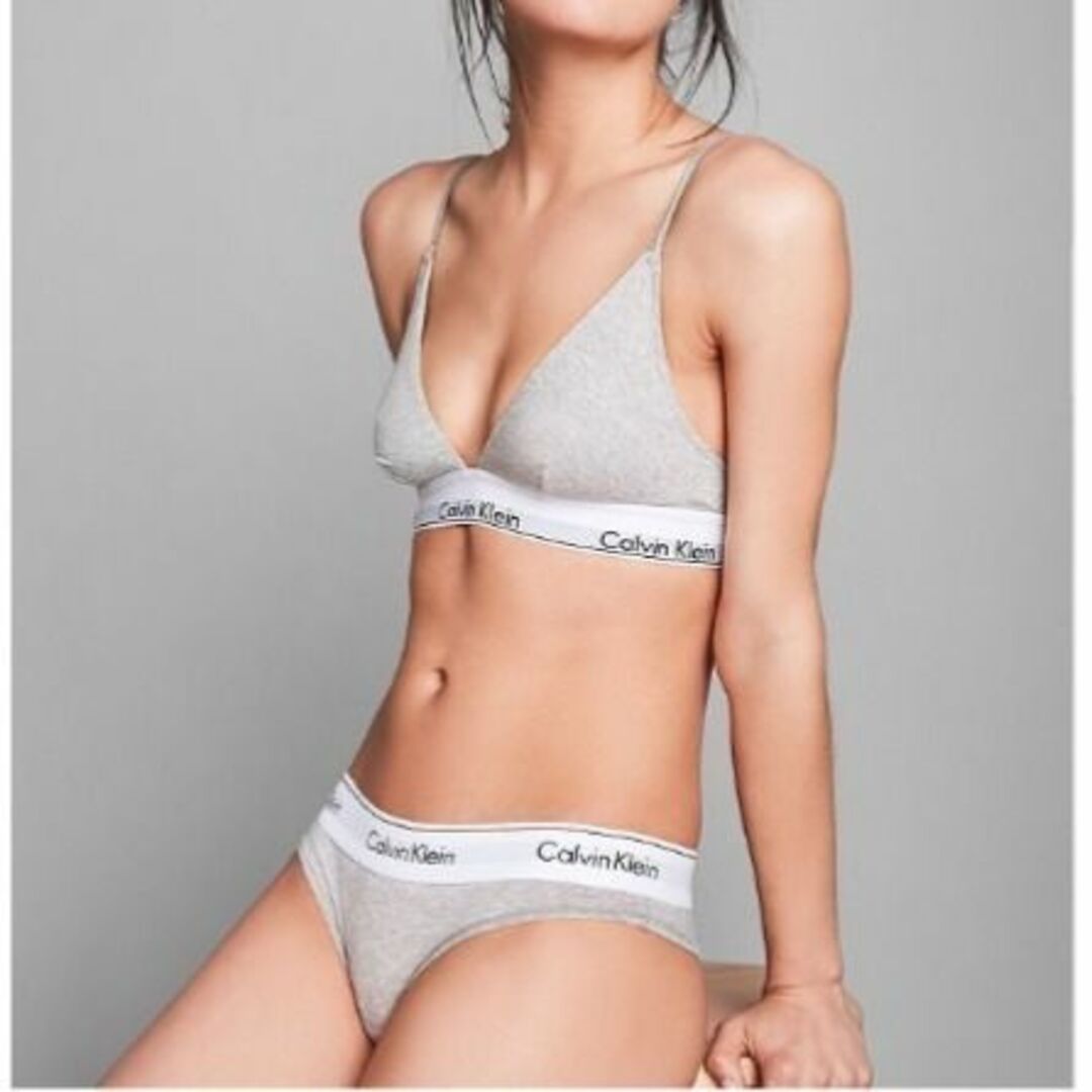 ck Calvin Klein(シーケーカルバンクライン)の カルバンクライン　レディース 上下セット　下着　Mサイズ　灰  レディースの下着/アンダーウェア(ブラ&ショーツセット)の商品写真