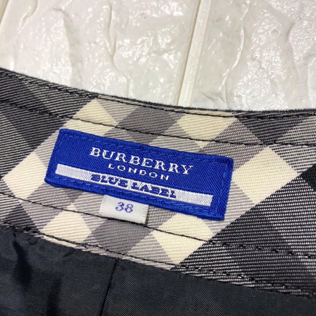 BURBERRY BLUE LABEL(バーバリーブルーレーベル)のバーバリーブルーレーベルのダークグレーのワンピース38M レディースのワンピース(ひざ丈ワンピース)の商品写真