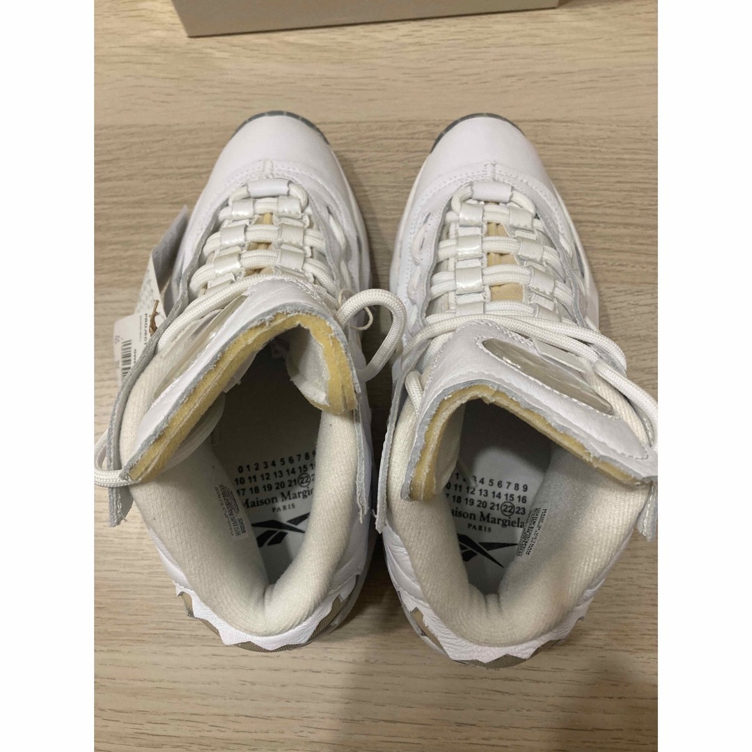 Maison Martin Margiela(マルタンマルジェラ)の新品　MAISON MARGIELA × REEBOK QUESTION MID レディースの靴/シューズ(スニーカー)の商品写真