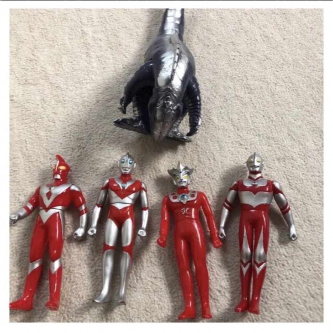 ウルトラマン　人形　フィギュア