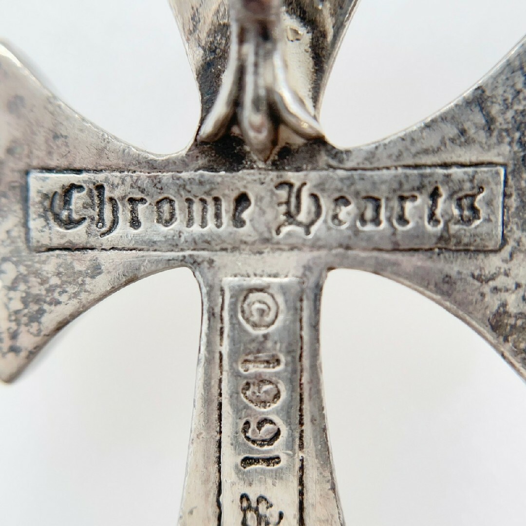 Chrome Hearts(クロムハーツ)のクロムハーツ　スモールクロス ペンダント ネックレス トップ メンズのアクセサリー(ネックレス)の商品写真