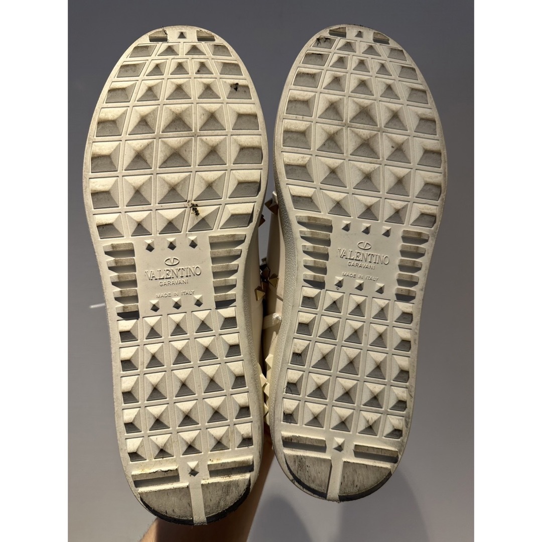 GIANNI VALENTINO(ジャンニバレンチノ)の美品❗️ VALENTINO カーフスキン  スタッズスニーカー 27cm メンズの靴/シューズ(スニーカー)の商品写真