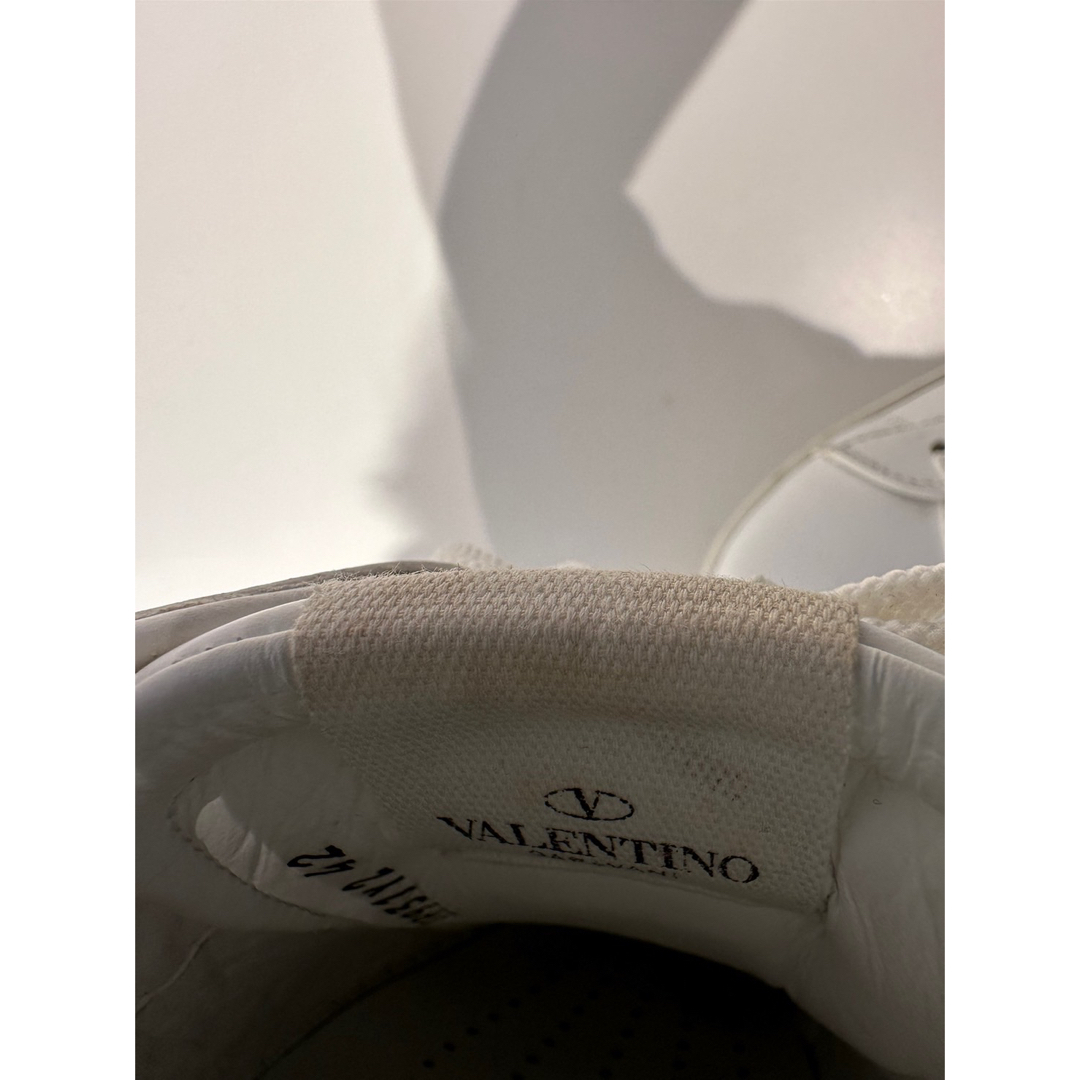 GIANNI VALENTINO(ジャンニバレンチノ)の美品❗️ VALENTINO カーフスキン  スタッズスニーカー 27cm メンズの靴/シューズ(スニーカー)の商品写真