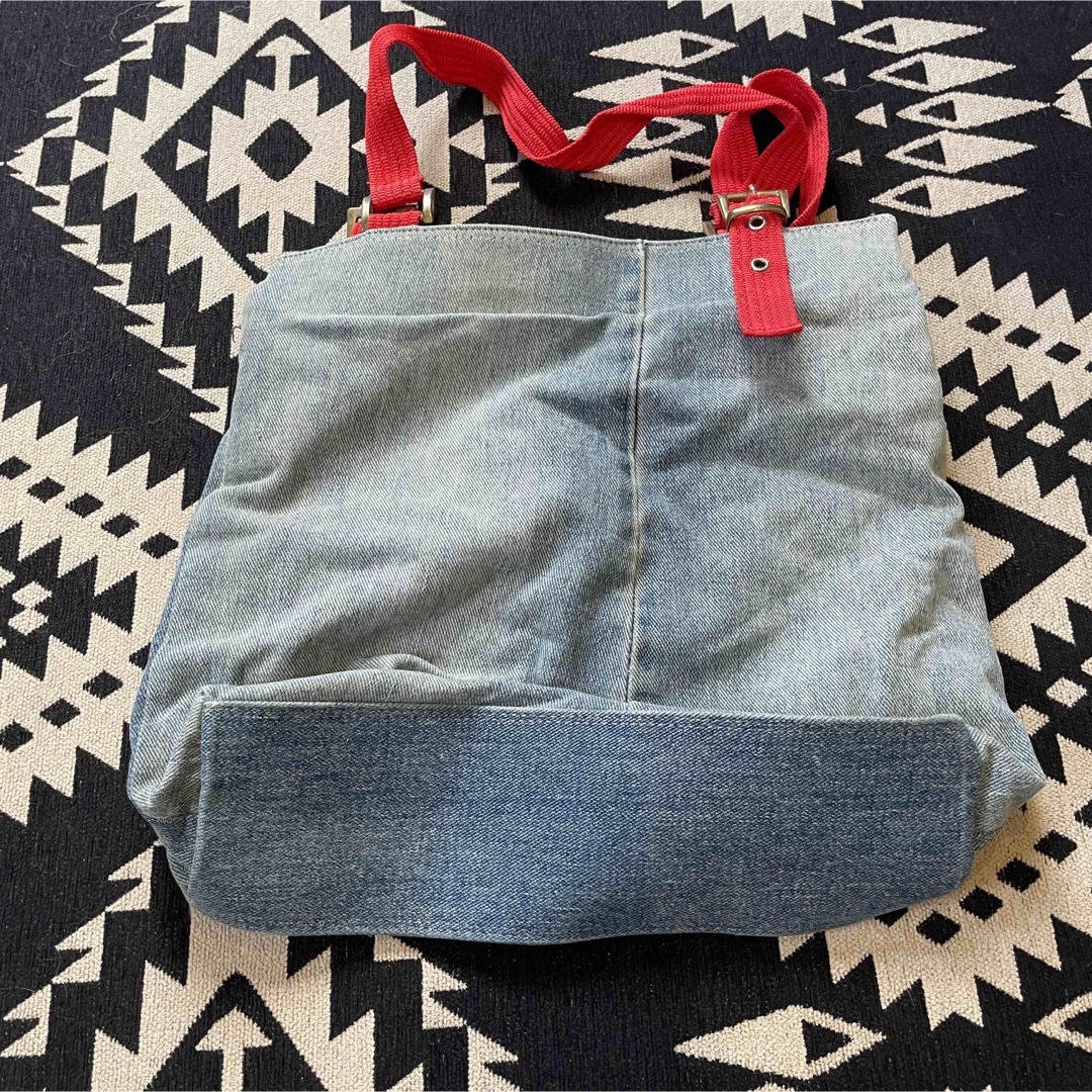 デニム トート いちご 刺繍 リメイク風 ストロベリー レディースのバッグ(トートバッグ)の商品写真