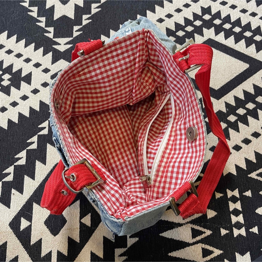 デニム トート いちご 刺繍 リメイク風 ストロベリー レディースのバッグ(トートバッグ)の商品写真