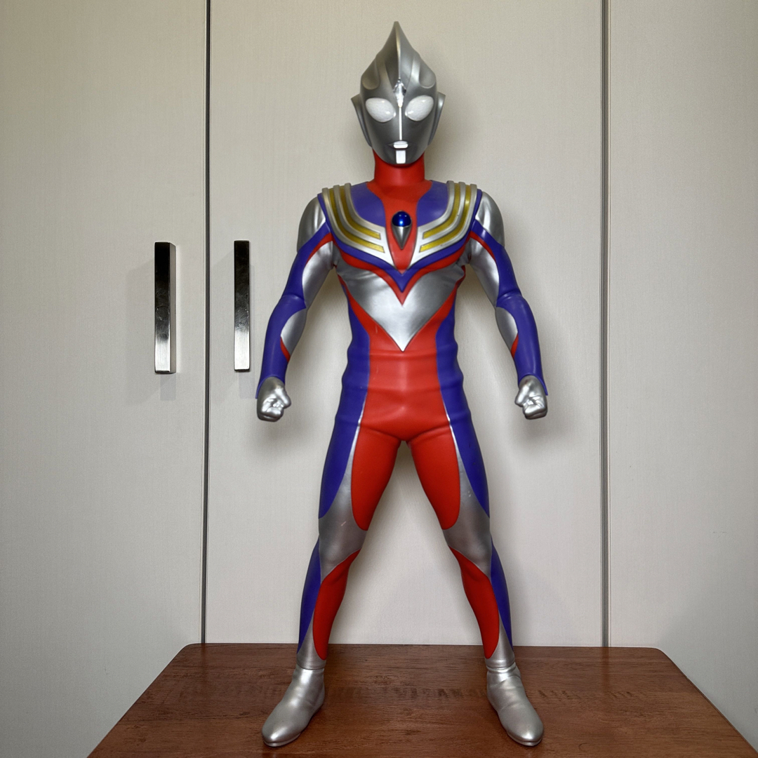 ウルトラマンティガ JUNGLE 光の巨人シリーズ 1/100スケール | フリマアプリ ラクマ