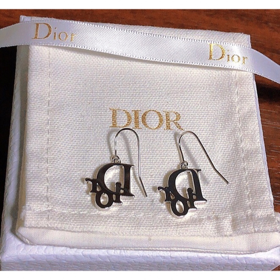 Christian Dior(クリスチャンディオール)のDior ロゴ キラキラ ピアス シンプル シルバー ストーン ピンク  レディースのアクセサリー(ピアス)の商品写真