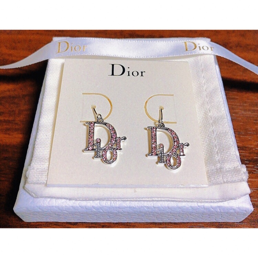 Christian Dior(クリスチャンディオール)のDior ロゴ キラキラ ピアス シンプル シルバー ストーン ピンク  レディースのアクセサリー(ピアス)の商品写真