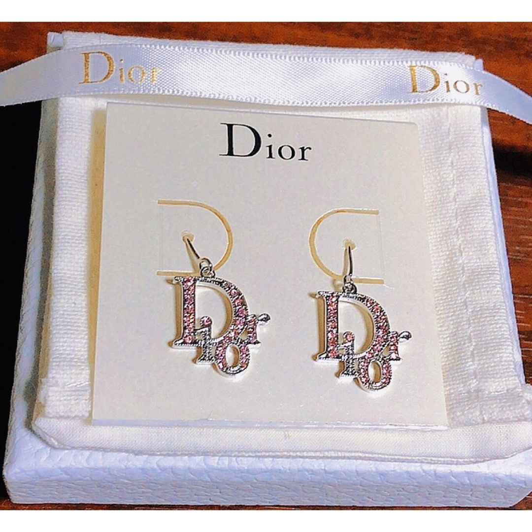 Christian Dior(クリスチャンディオール)のDior ロゴ キラキラ ピアス シンプル シルバー ストーン ピンク  レディースのアクセサリー(ピアス)の商品写真