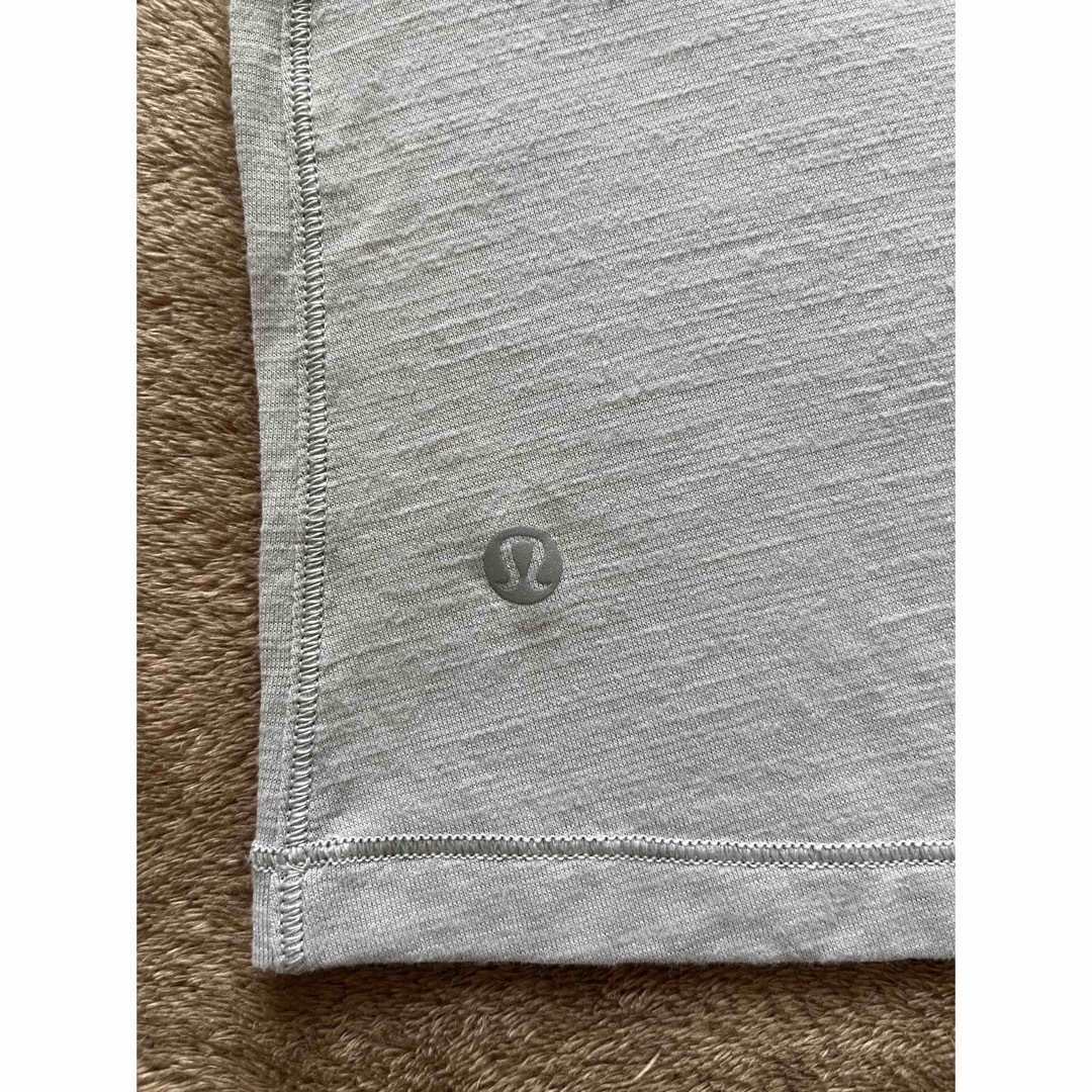 lululemon(ルルレモン)のルルレモンTwist and Toil Tank（ブラ付き） スポーツ/アウトドアのトレーニング/エクササイズ(ヨガ)の商品写真