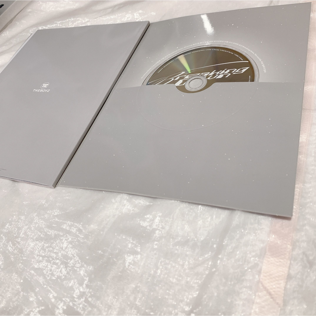 THE BOYZ(ザボーイズ)のTHE BOYZ Breaking Dawn FC限定盤 エンタメ/ホビーのCD(K-POP/アジア)の商品写真