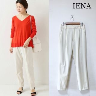 イエナ(IENA)の【美品】IENA  PL/Vi タックパンツ テーパードパンツ ホワイト 34(カジュアルパンツ)