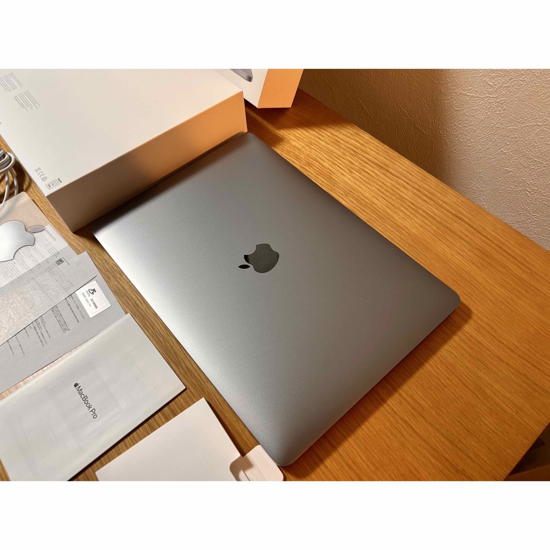 【ジャンク】MacBookAir 2020 凹み難あり