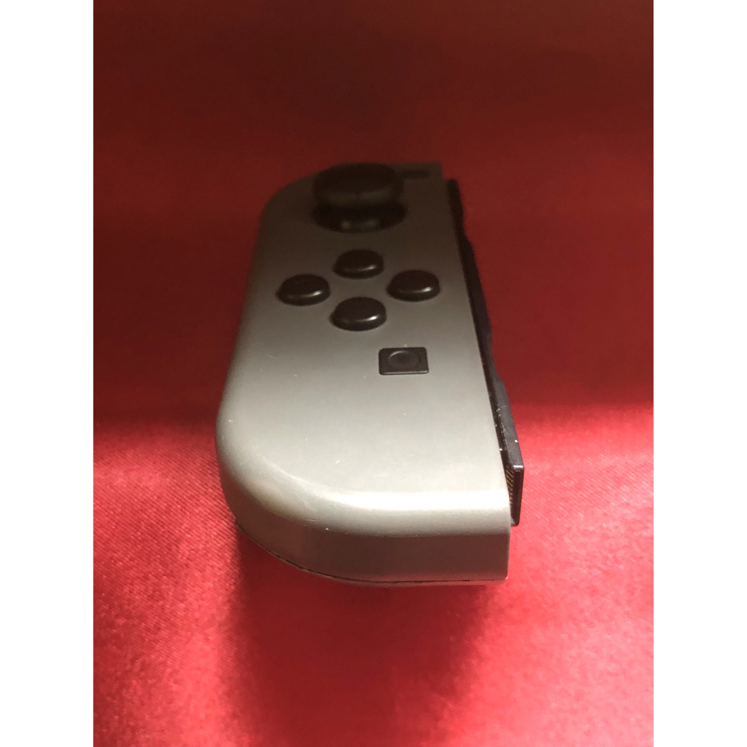 Nintendo Switch(ニンテンドースイッチ)の[安心保証]状態良品　純正ジョイコン　グレー Ｌ エンタメ/ホビーのゲームソフト/ゲーム機本体(その他)の商品写真