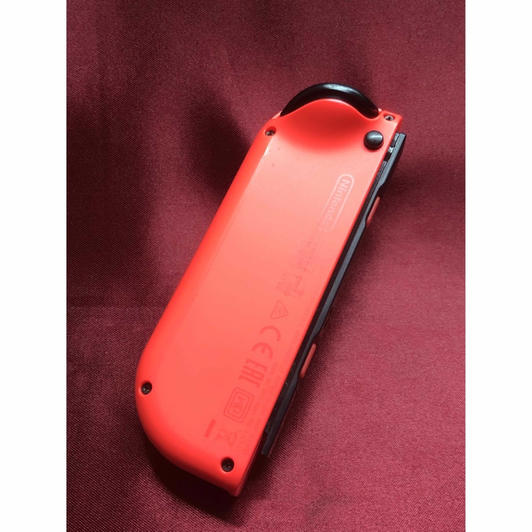 Nintendo Switch(ニンテンドースイッチ)の[安心保証]美品　純正ジョイコン　ネオンレッド　Ｒ エンタメ/ホビーのゲームソフト/ゲーム機本体(その他)の商品写真