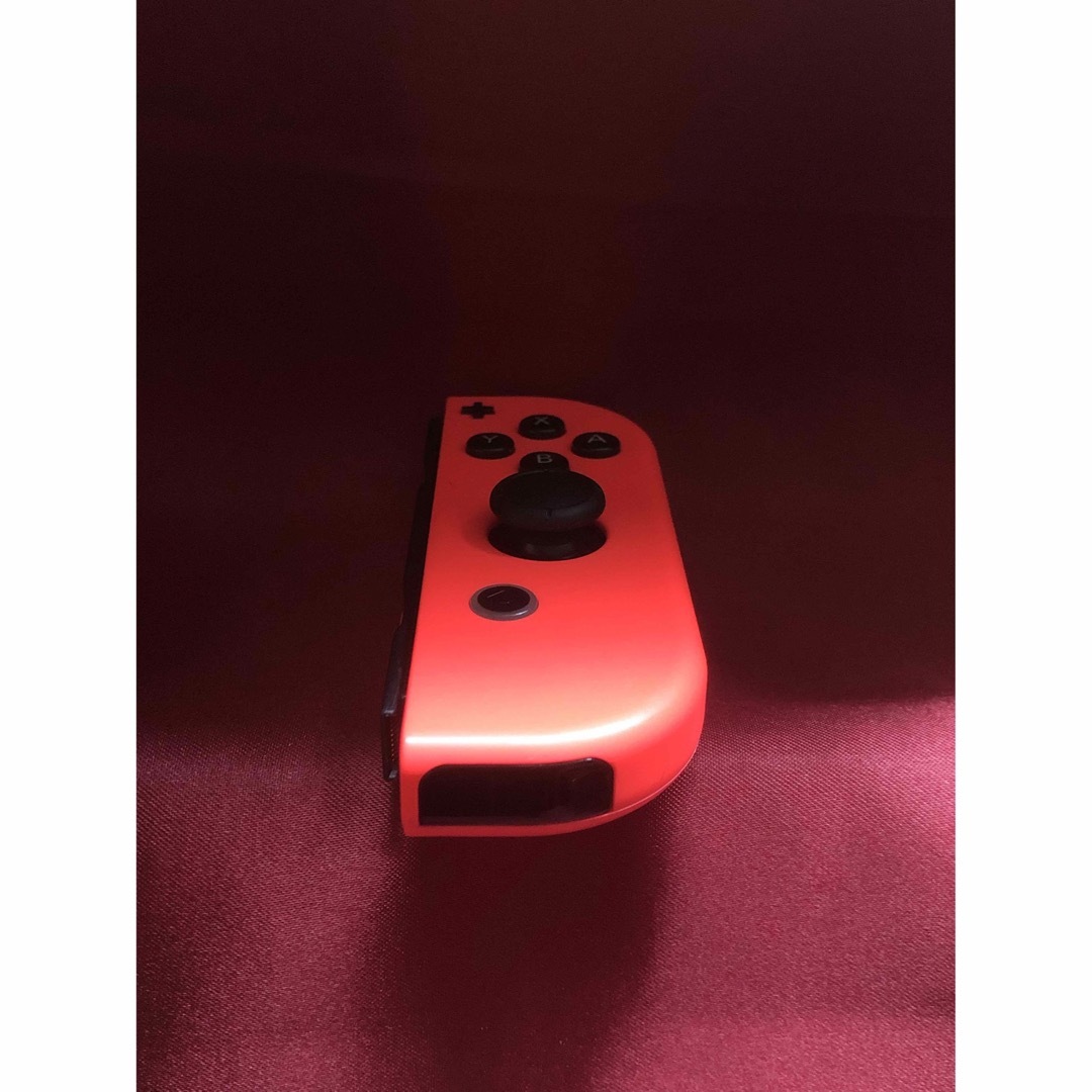 Nintendo Switch(ニンテンドースイッチ)の[安心保証]美品　純正ジョイコン　ネオンレッド　Ｒ エンタメ/ホビーのゲームソフト/ゲーム機本体(その他)の商品写真