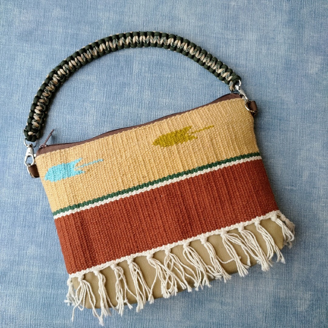 ハンドメイド オルテガ柄ラグ生地 パラコード持ち手つき ハンドメイド オルテガ柄ラグ生地 パラコード持ち手つき