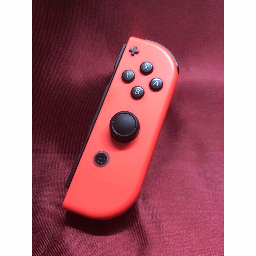 Nintendo Switch(ニンテンドースイッチ)の[安心保証]美品　純正ジョイコン　ネオンレッド Ｒ　箱、ストラップ付き エンタメ/ホビーのゲームソフト/ゲーム機本体(その他)の商品写真