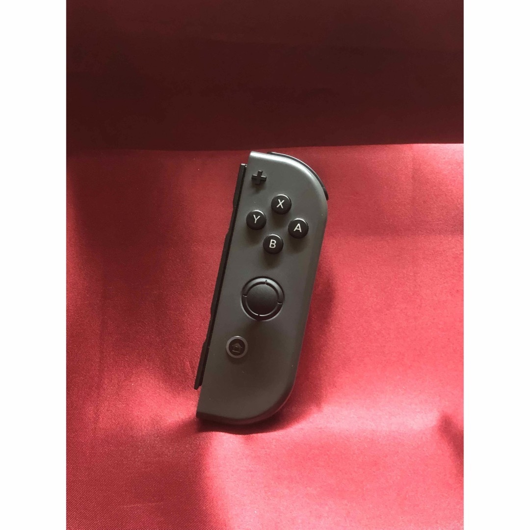 Nintendo Switch(ニンテンドースイッチ)の[安心保証]状態良品　純正ジョイコン　グレー Ｒ エンタメ/ホビーのゲームソフト/ゲーム機本体(その他)の商品写真