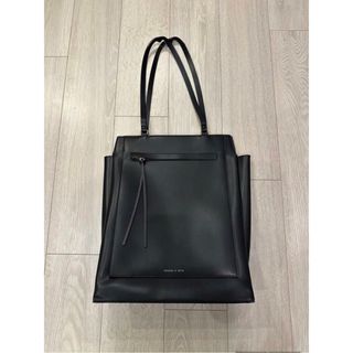 チャールズアンドキース(Charles and Keith)の【まだ店舗で販売中！】チャールズアンドキース ジオメトリック トートバッグ(トートバッグ)