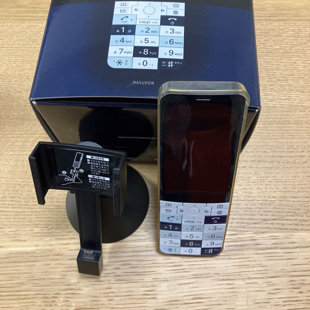 京セラ(キョウセラ)のau INFOBAR xv KYX31 ナスコン SIMロック解除済 スマホ/家電/カメラのスマートフォン/携帯電話(スマートフォン本体)の商品写真