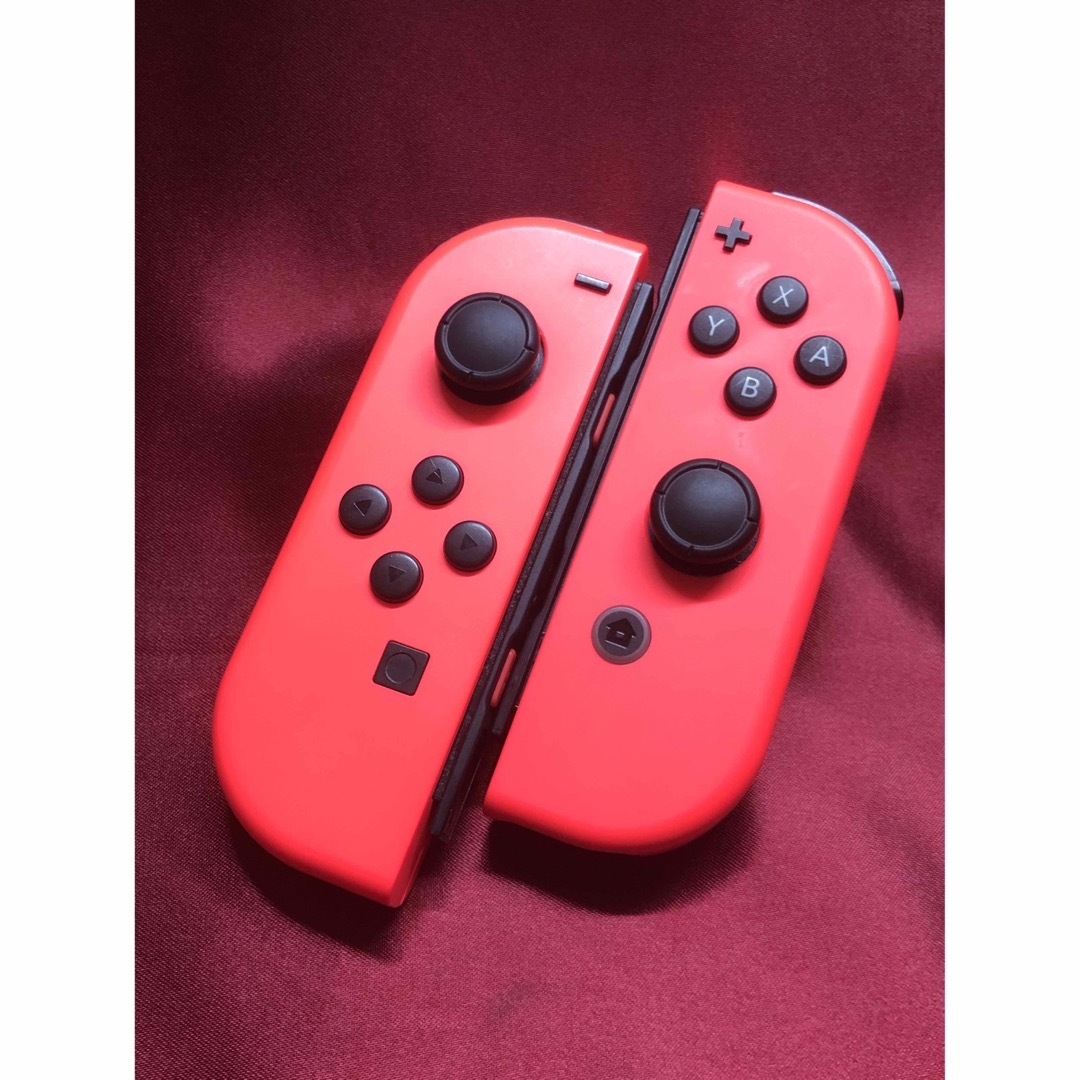 Nintendo Switch(ニンテンドースイッチ)の[安心保証]美品　純正ジョイコン　ネオンレッド　左右セット エンタメ/ホビーのゲームソフト/ゲーム機本体(その他)の商品写真