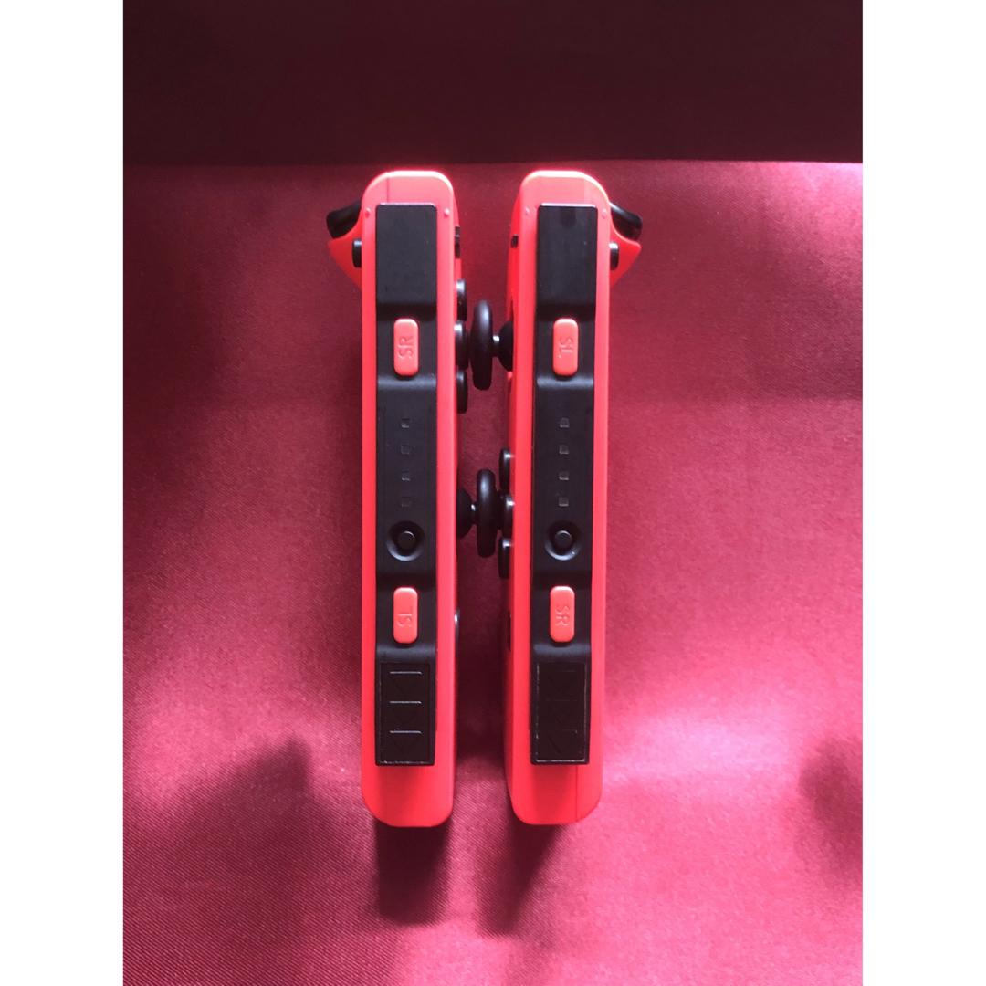 Nintendo Switch(ニンテンドースイッチ)の[安心保証]美品　純正ジョイコン　ネオンレッド　左右セット エンタメ/ホビーのゲームソフト/ゲーム機本体(その他)の商品写真