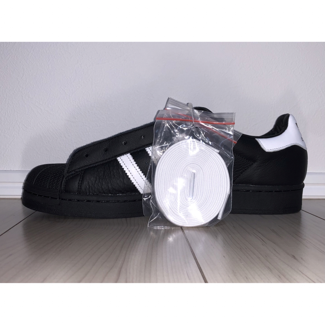 adidas(アディダス)の30cm 新品 adidas SUPERSTAR LACELESS ブラック 黒 メンズの靴/シューズ(スニーカー)の商品写真